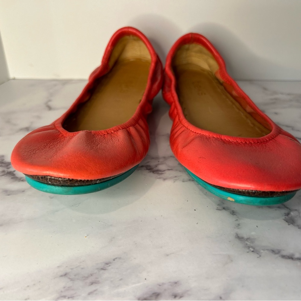 Size 9 coral Tieks